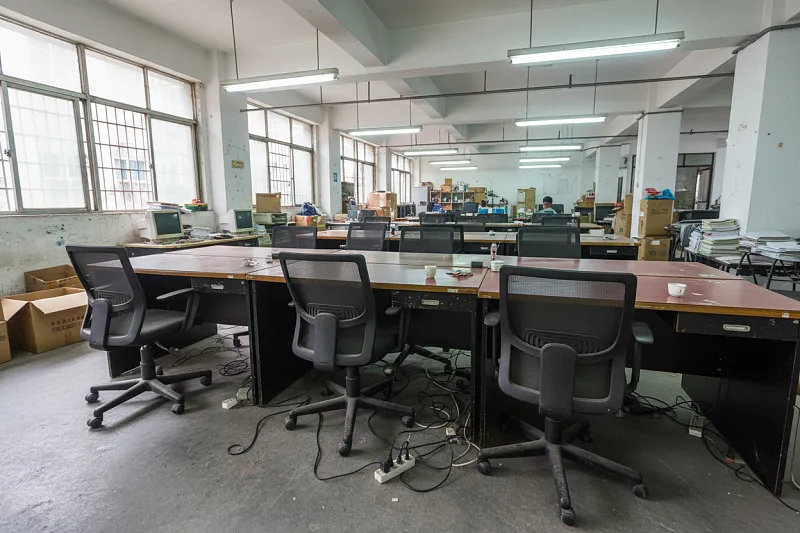 深圳罗湖清水河泥岗收购二手办公桌椅回收 库存全收